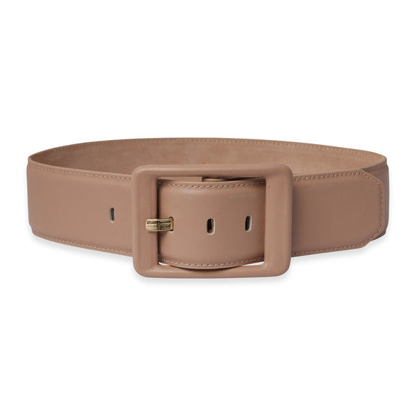 Our Anywhere wide waist belt in Ruby Tan has an exaggerated square buckle with a gold accent. 
